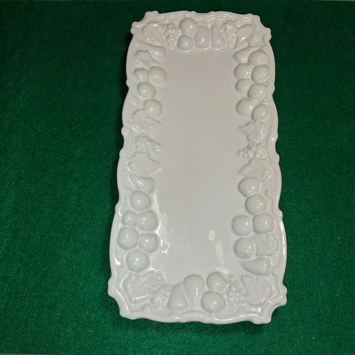 Travessa antiga com relevo