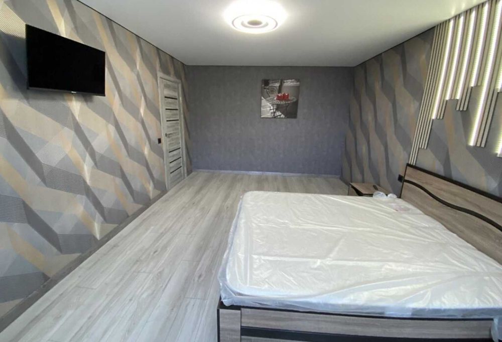 1 квартира вул.Запорізька Є ліжко та диван Новобудова