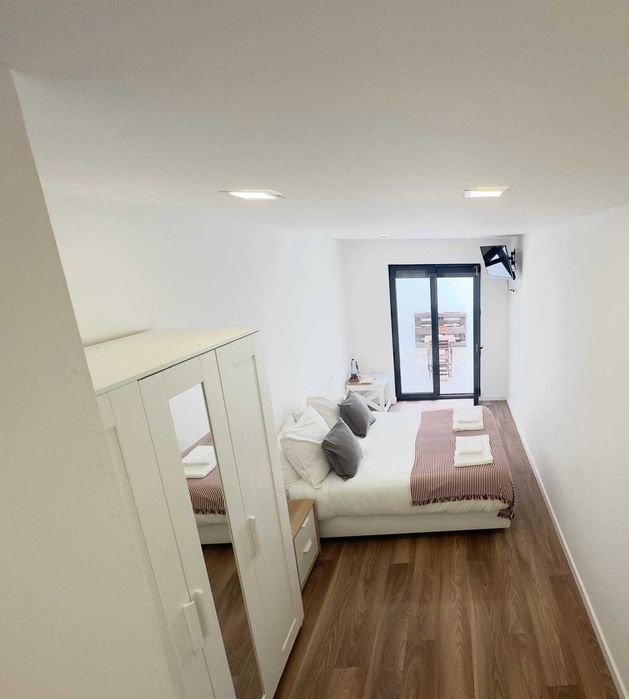 Quarto para 1 pessoa, com WC Privativo, pátio exterior privativo, perto da praia