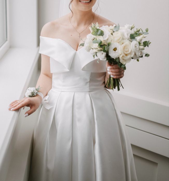 Весільна сукня атлас