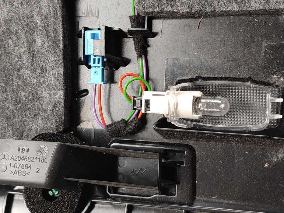 Schowek konsoli pasażera prawy beż mercedes glk x204 2008–2015