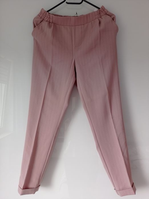 Spodnie z kantem House