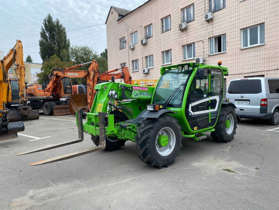 Телескопічний навантажувач MERLO TF33.7