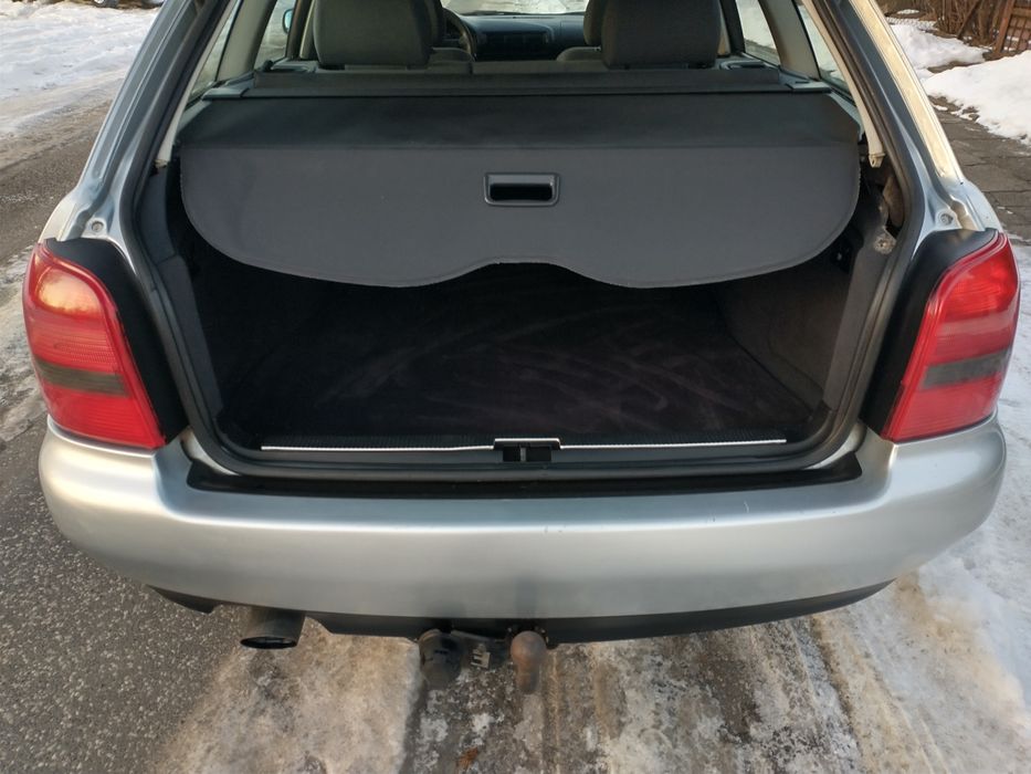 Audi A4 Kombi 1.8 + Gaz Klimatronik Alufelgi Hak