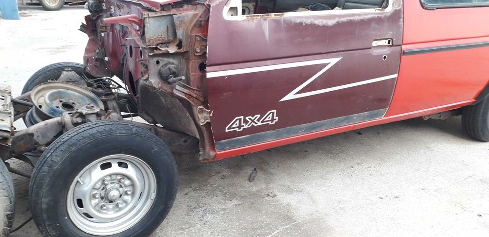 Nissan d 21 4x4 diverso material