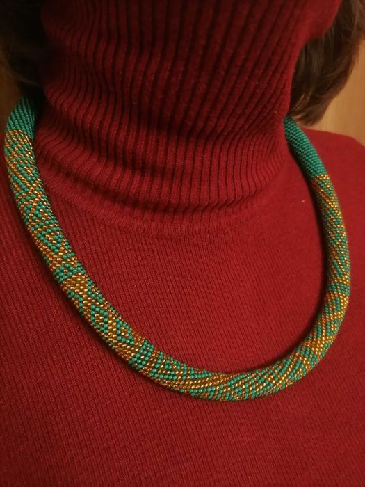 Жгут - ожерелье из бисера. Ручная работа