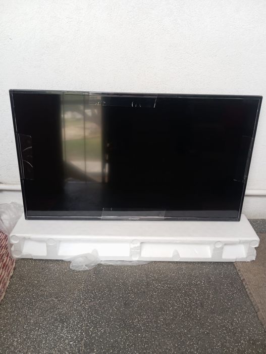 Vende-se TV Led Nova.40 /100cms ainda na embalagem original .marca SCHNEIDER