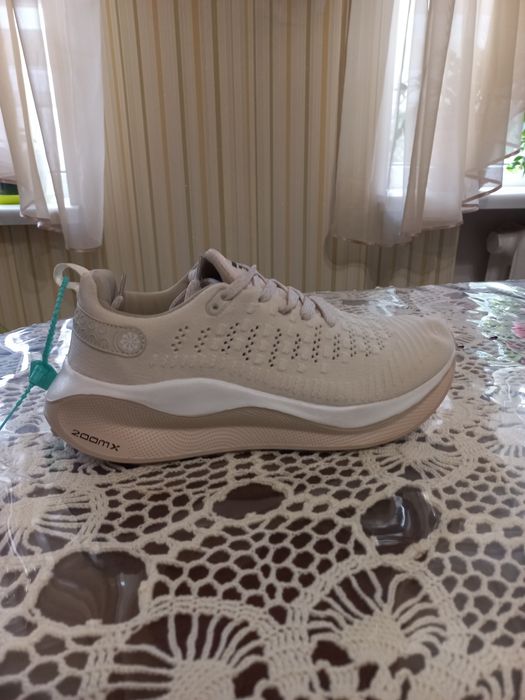 Кросівки жіночі нові