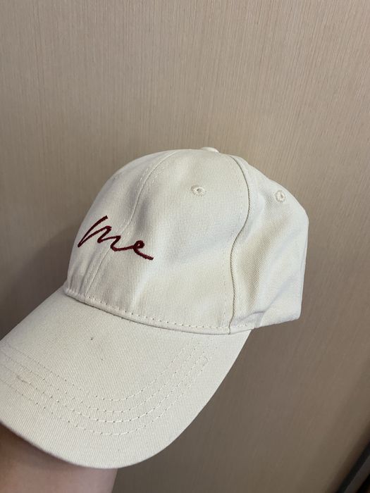 Новенька кепка с принтом