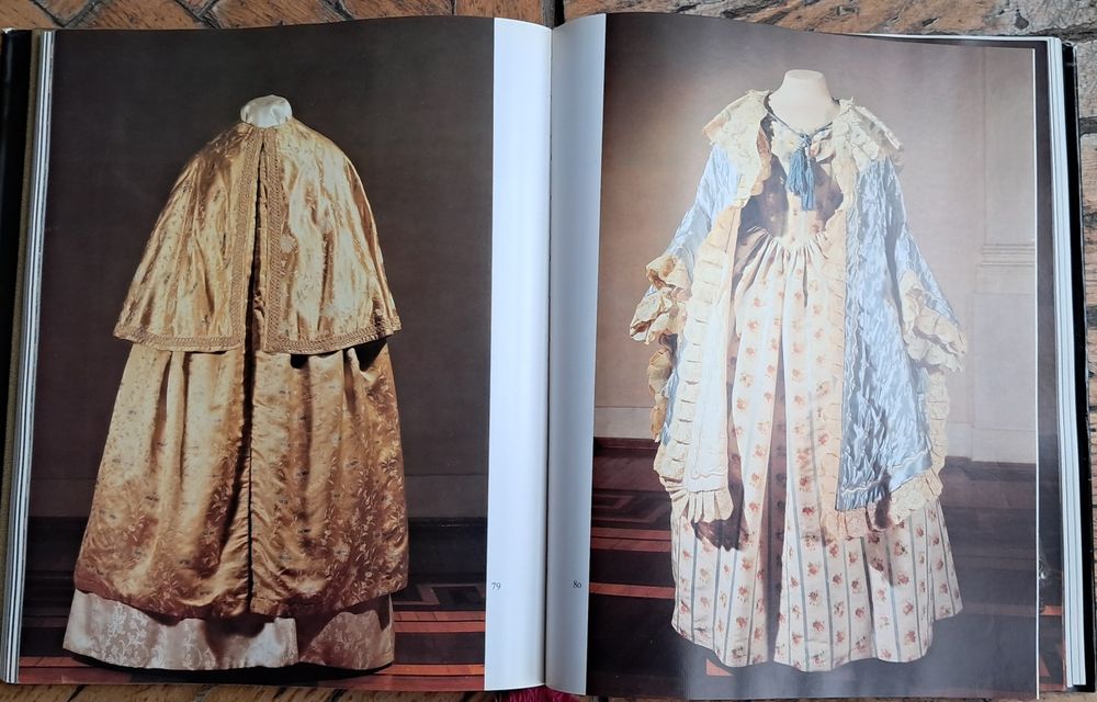 Книга .Костюм в России XVIII-начала XX века.Das Kostum в России. 18. b