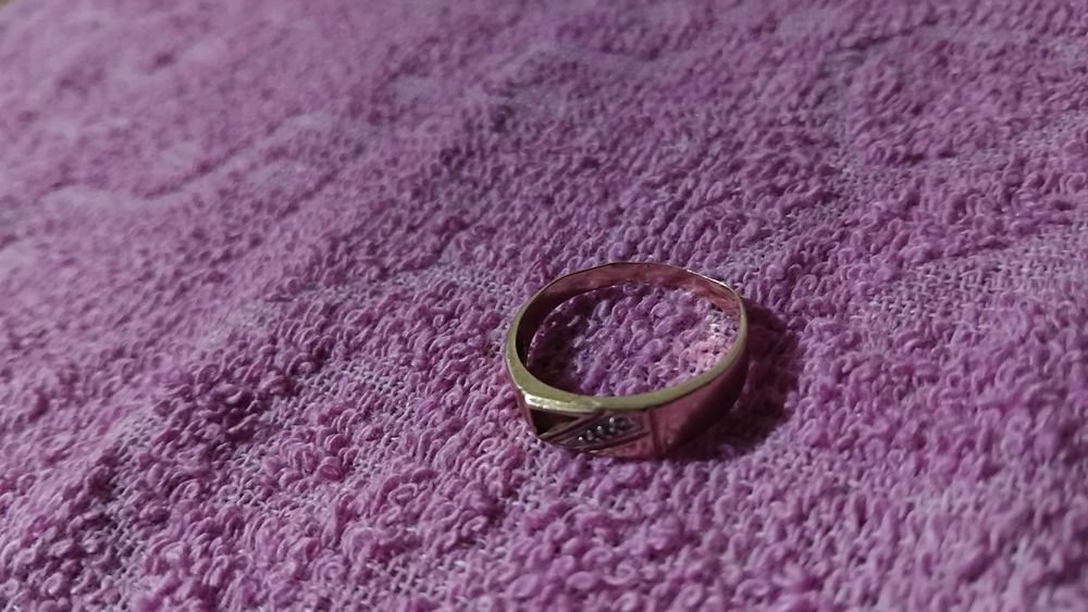 золота печатка на руку