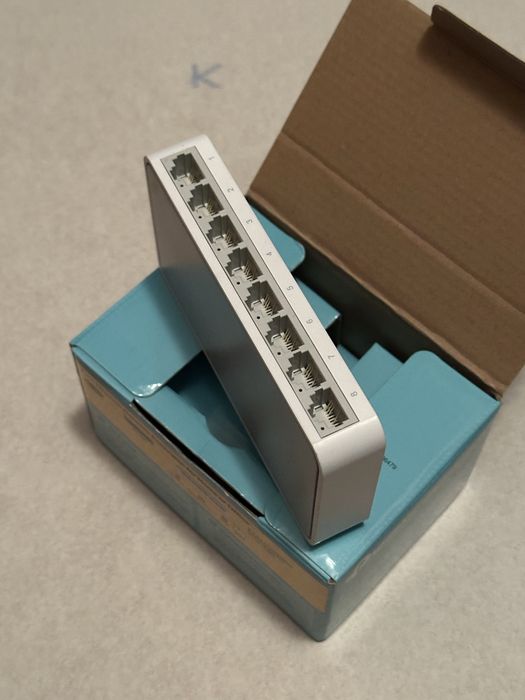 Комутатор TP-Link TL-SF1008D