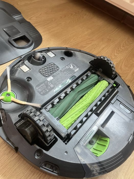 Odkurzacz Roomba i7 ze stacją