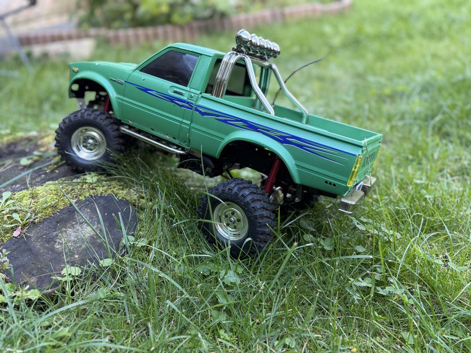 Model RC 1:10 TAMIYA HighLift Toyota Hiux 4x4 crawler