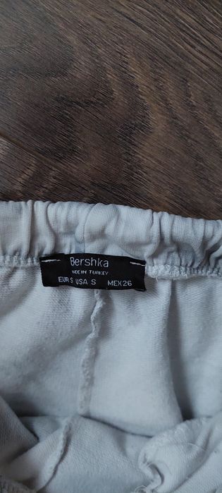 Spodnie dresowe damskie tie dye biało-szare Bershka XS