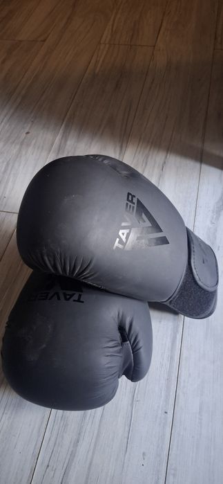Zestaw bokserski DBX Bushido / Taver: Kask + Rękawice + 2x Owijki (4m i 2m)