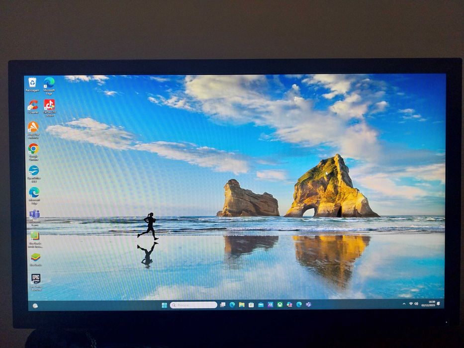 PC gamer, computador com écrã, teclado e rato