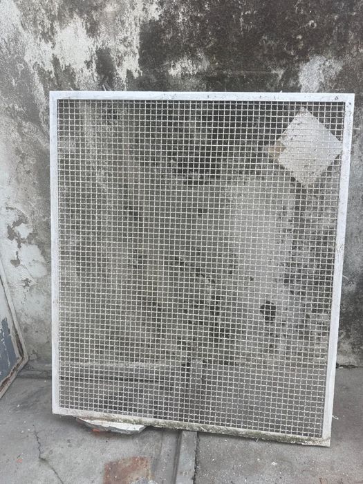 Grade metálica de ferro usada