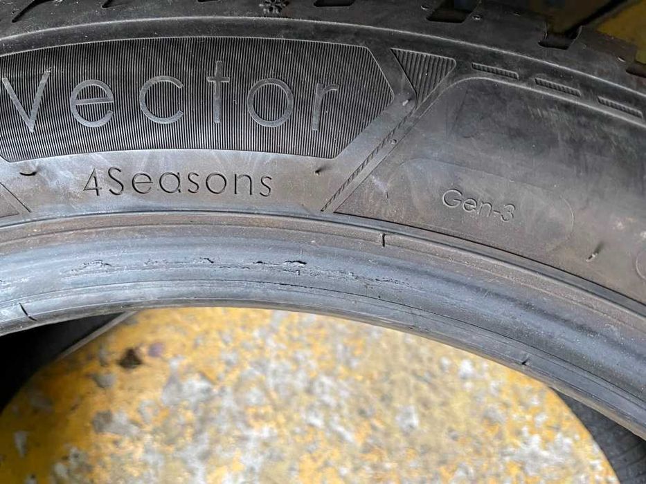 245/45 R19 GoodYear Vector 4Seasons Gen-3 1шт