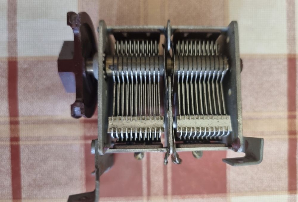 Конденсатори змінної ємності