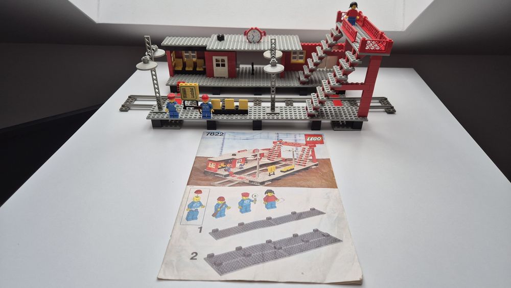 Lego 7822 stacja kolejowa