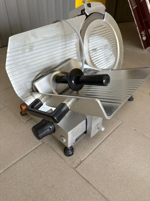 Cortadora profissional Sammic GC-300 (lâmina 300 mm) — 230V / 300 W