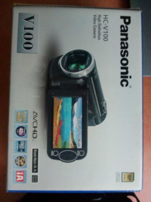 Видеокамера Panasonic HC-V100