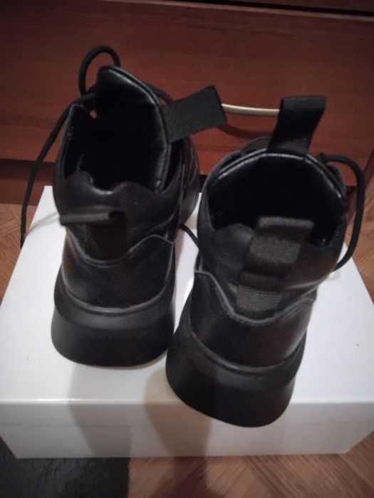 Кожаные кроссовки весна осень