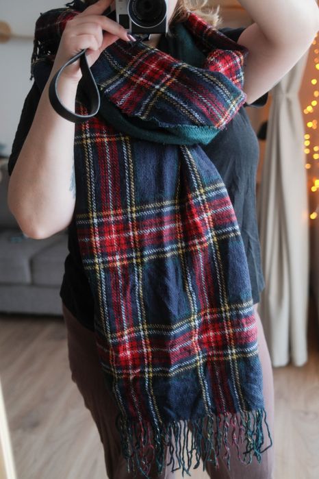 Długi szal w kratę