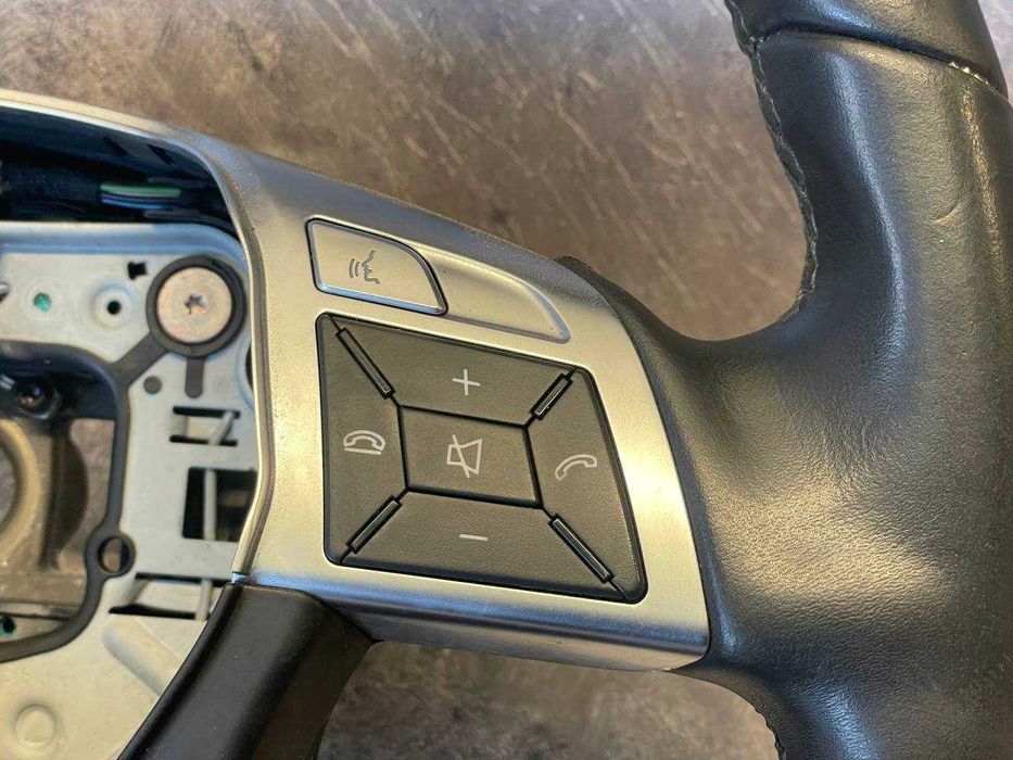 Руль в ідеальному стані Mercedes W204 W212 мультикермо в Оригіналі