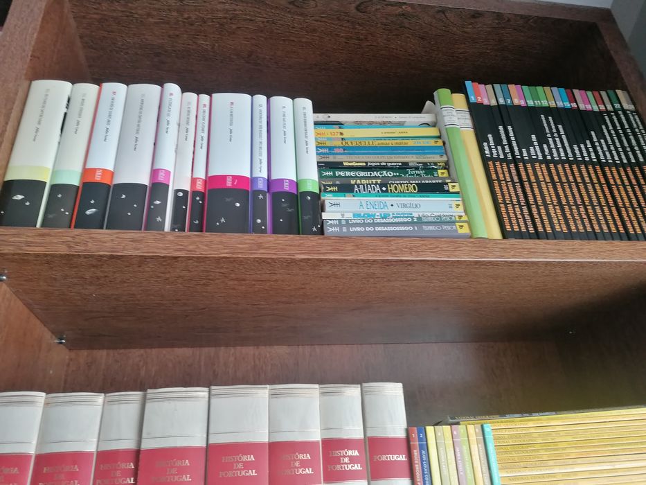 Várias enciclopédias, historia de Portugal, e nao só,.