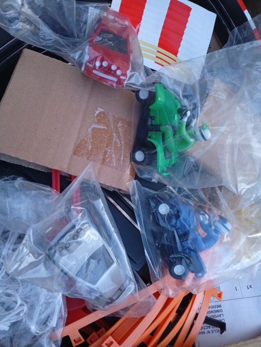 Pista de carrinhos e motos antiga nova