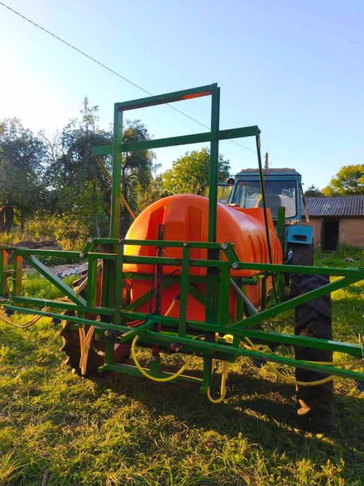 Оприскувас причіпний