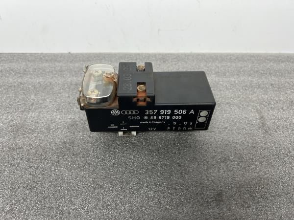 Botão / interruptor electromecânico / relé VOLKSWAGEN Golf III Variant