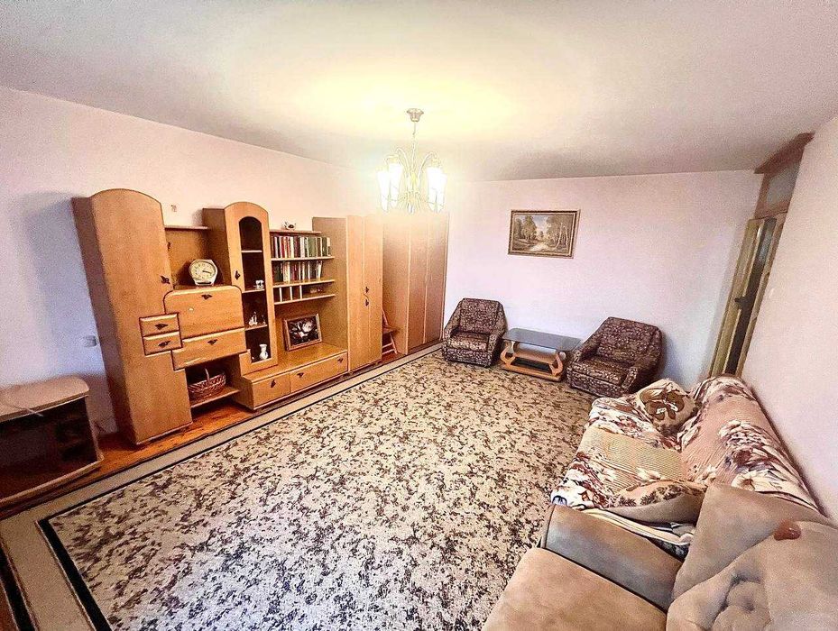 Продам 1 кімнатну квартиру  на Черемушках біля Будинку Меблів