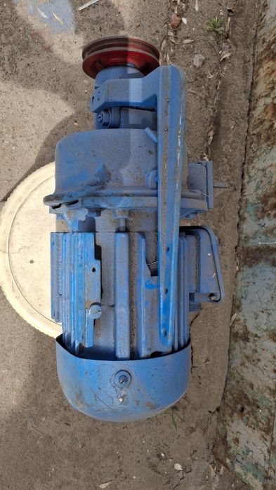 Електродвигун з муфтою