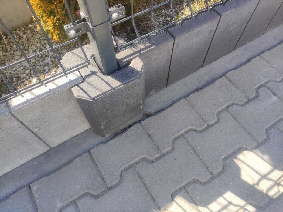Panele ogrodzeniowe fi 4/ 150 /250  + podmurówka + słupek   PROMOCJA