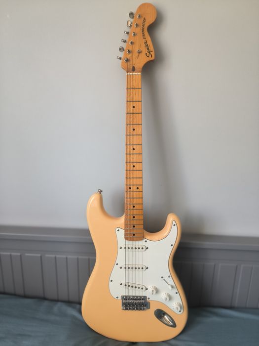 ✨未使用✨Fender Squier Stratocaster Amazon.co.jp: Squier by Fender スクワイヤー エレキギター