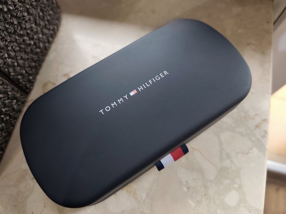 Tommy Hilfiger granatowe etiu na okulary