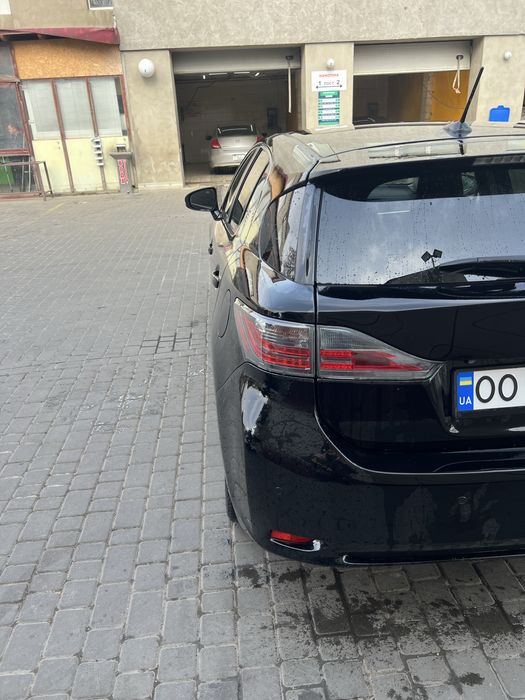 Продам Lexus CT (гибрид)