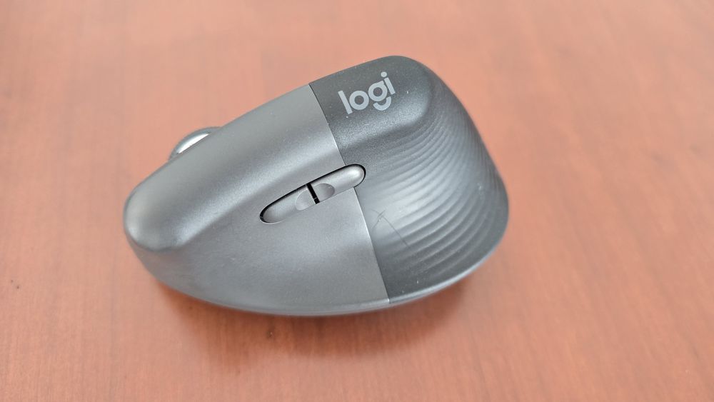 Rato Vertical Logitech Lift em bom estado