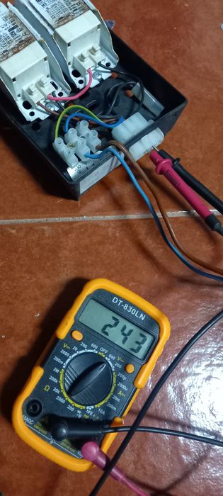 Focos 2x13w iluminação com balastro