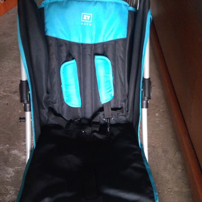 Carrinho de bebé para viagens.