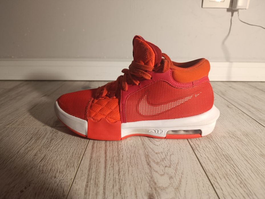 Buty LeBron Witness VIII