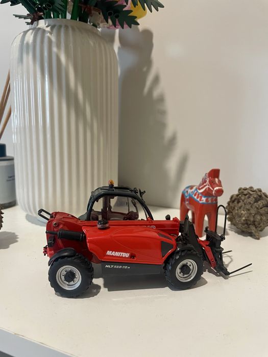 Manitou MLT 625-75 H 1:32 – model Universal Hobbies