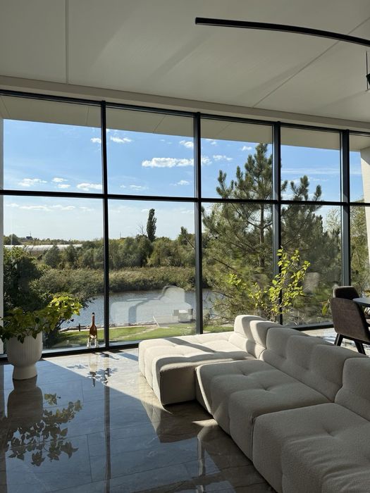 Продам новый дом 2025 года с авторским ремонтом Новоалександровка