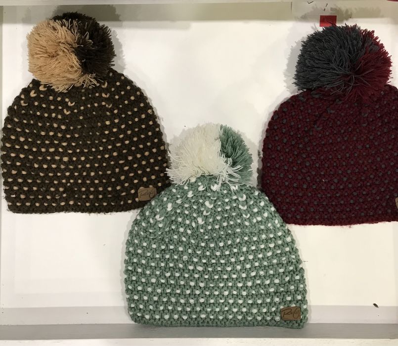 Женские вязанные шапки ROXY в трех цветах