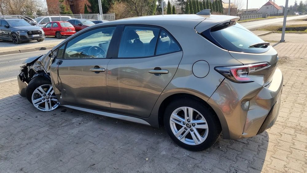 Toyota Corolla 1.8 hybryda 122 km Automat