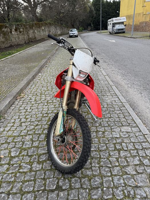 Honda CRF250X matriculada com arranque eletrico
