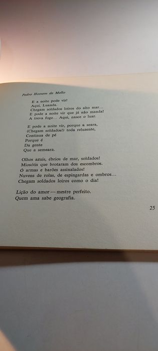 Vestiram-se os Poetas de Soldados - Rodrigo Emílio